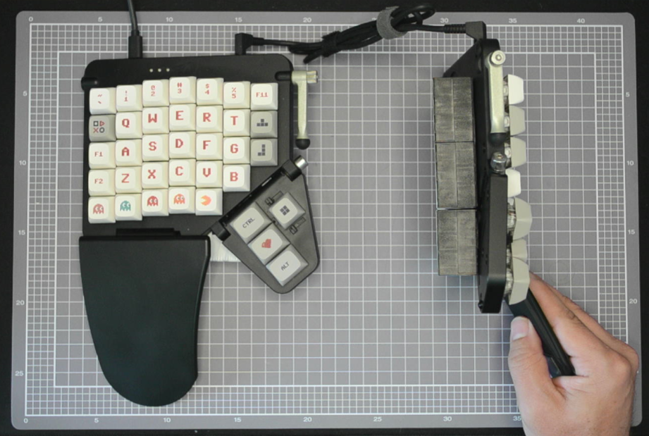 blog/moonlander-keyboard/keyboard-tent.png