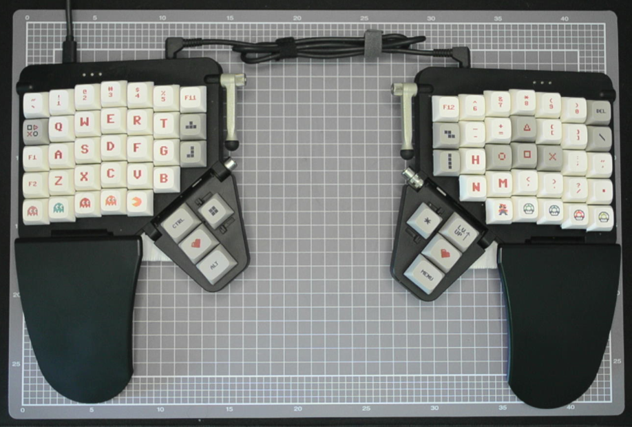 blog/moonlander-keyboard/keyboard-top.png